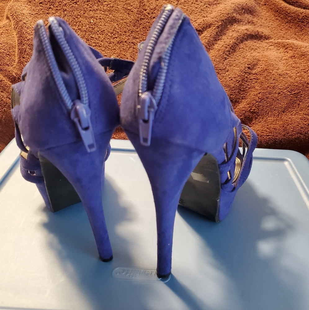 HEELS
